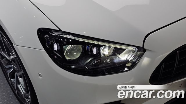 Mercedes-Benz E-Class 2022 — photo 8