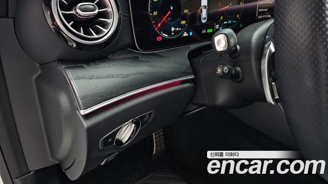 Mercedes-Benz E-Class 2022 — photo 30