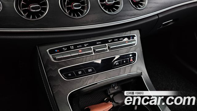 Mercedes-Benz E-Class 2022 — photo 32