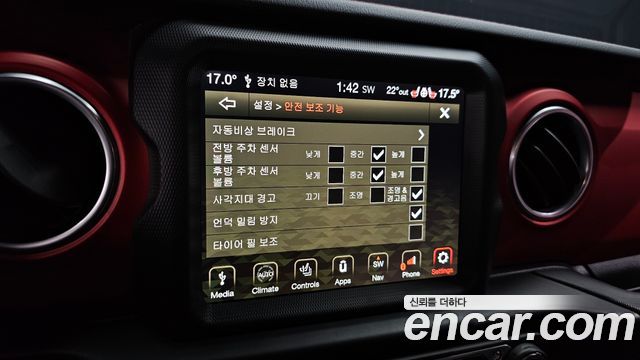 Jeep Gladiator 2021 — photo 16