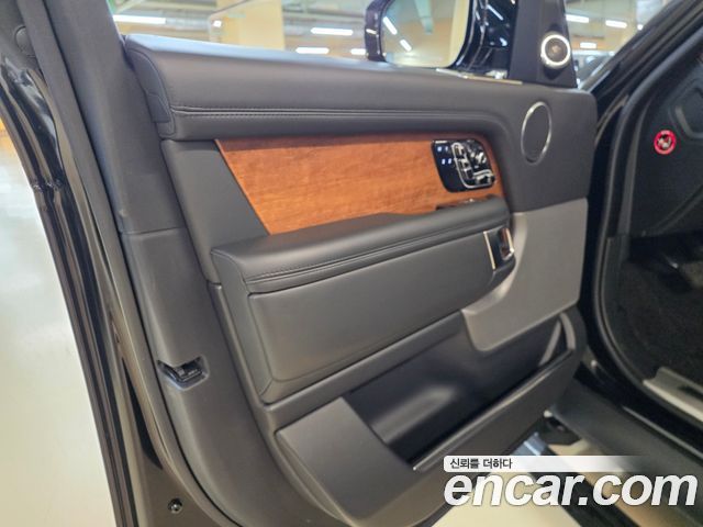 Land Rover Range Rover 2019 — photo 7
