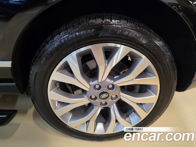 Land Rover Range Rover 2019 — photo 9