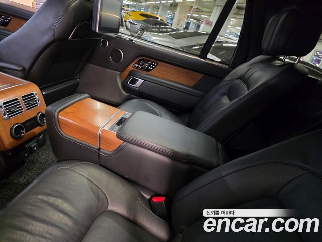 Land Rover Range Rover 2019 — photo 13