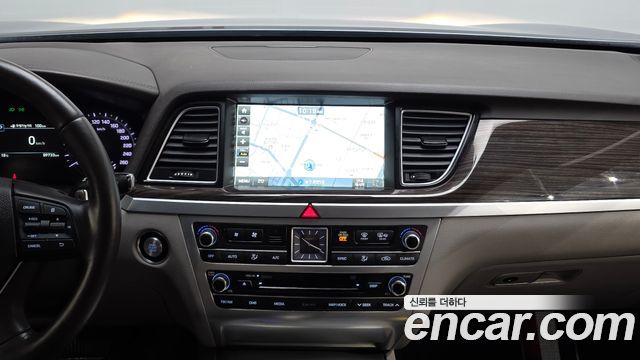 Genesis G80 2018 — photo 20