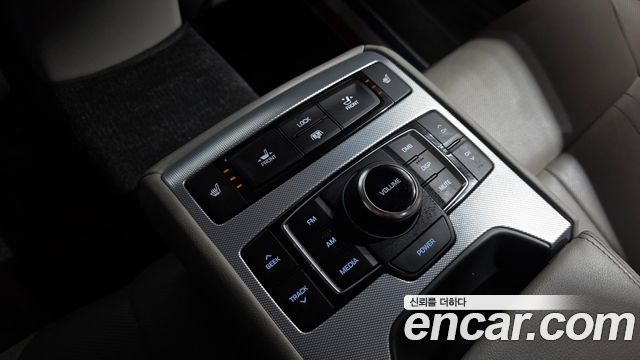 Genesis G80 2018 — photo 31
