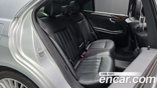 Mercedes-Benz E-Class 2016 — photo 17