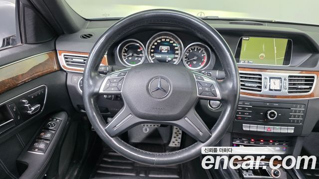 Mercedes-Benz E-Class 2016 — photo 19
