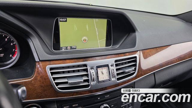 Mercedes-Benz E-Class 2016 — photo 20