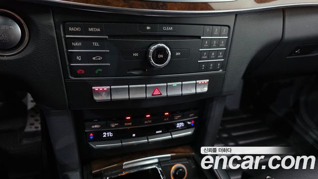 Mercedes-Benz E-Class 2016 — photo 22