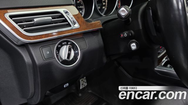Mercedes-Benz E-Class 2016 — photo 24
