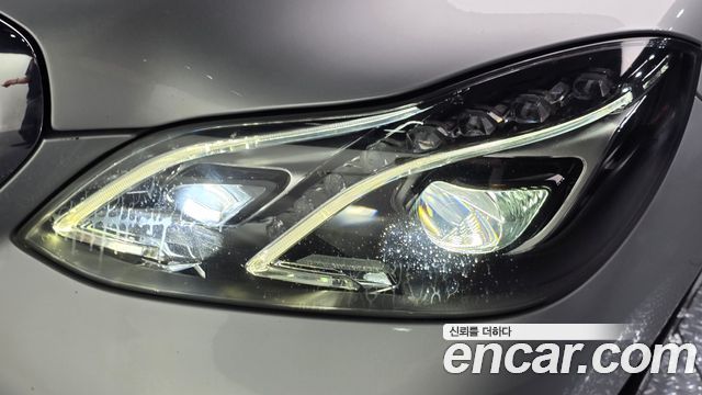 Mercedes-Benz E-Class 2016 — photo 8