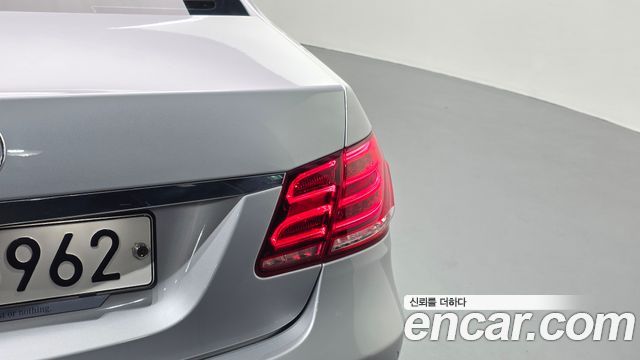 Mercedes-Benz E-Class 2016 — photo 9