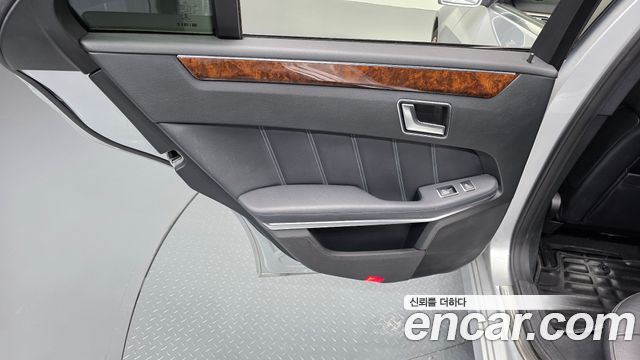 Mercedes-Benz E-Class 2016 — photo 15
