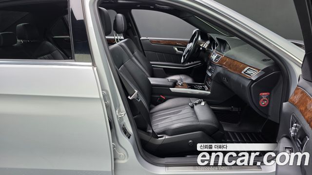 Mercedes-Benz E-Class 2016 — photo 16