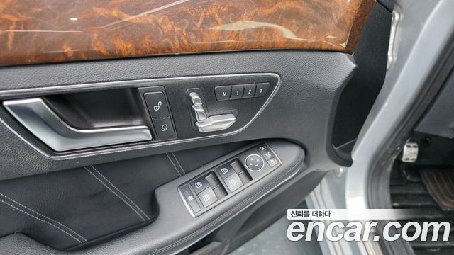 Mercedes-Benz E-Class 2016 — photo 28