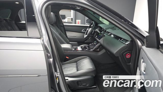 Land Rover Range Rover Velar 2019 — photo 17