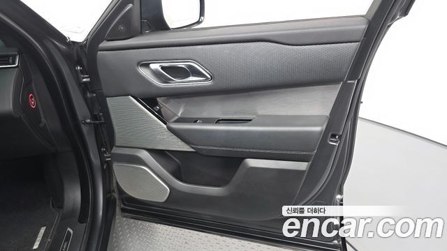 Land Rover Range Rover Velar 2019 — photo 14