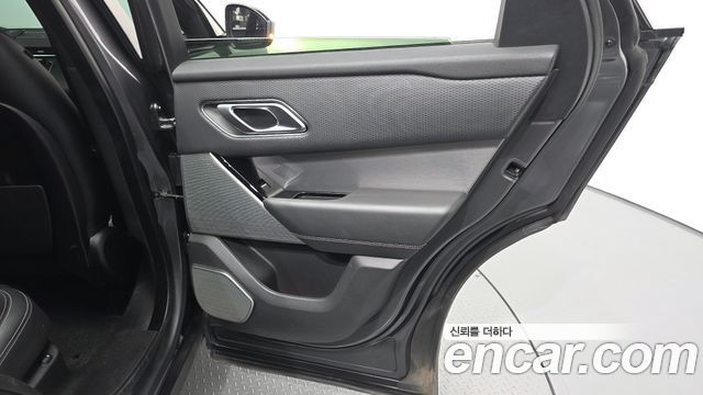 Land Rover Range Rover Velar 2019 — photo 15