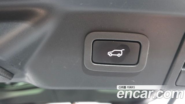 Land Rover Range Rover Velar 2019 — photo 27