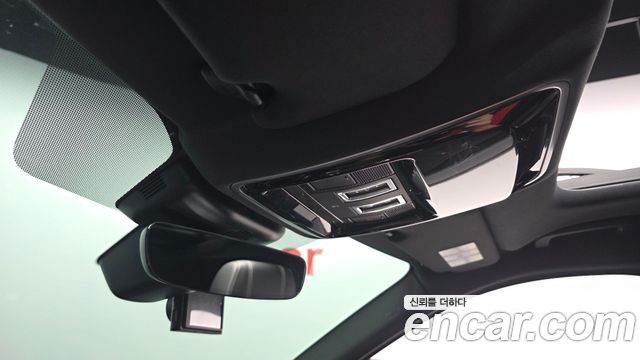 Land Rover Range Rover Velar 2019 — photo 28