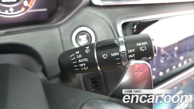 Land Rover Range Rover Velar 2019 — photo 29