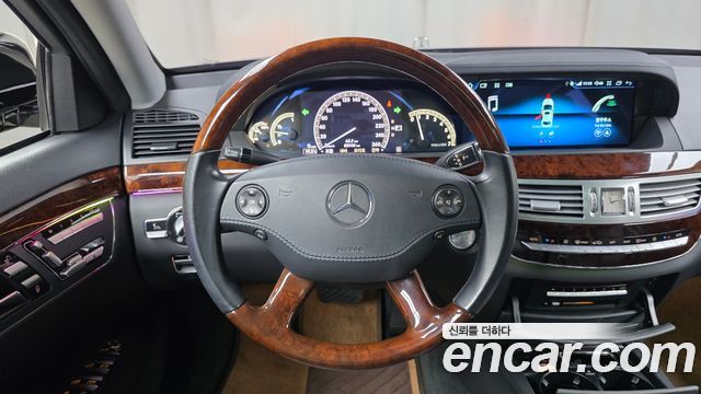 Mercedes-Benz S-Class 2008 — photo 21