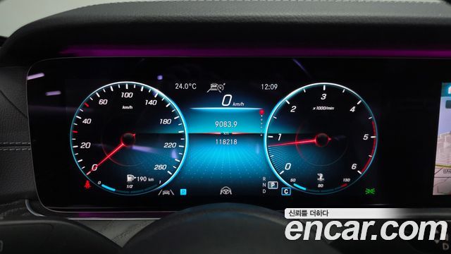 Mercedes-Benz E-Class 2021 — photo 11