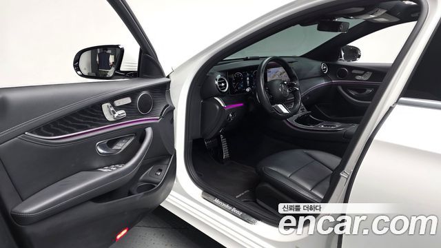 Mercedes-Benz E-Class 2021 — photo 13
