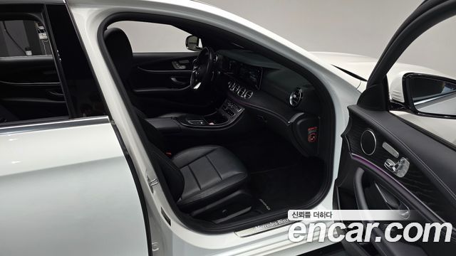Mercedes-Benz E-Class 2021 — photo 17