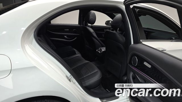 Mercedes-Benz E-Class 2021 — photo 18