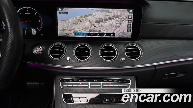 Mercedes-Benz E-Class 2021 — photo 20