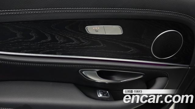 Mercedes-Benz E-Class 2021 — photo 25