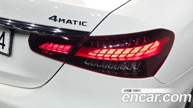 Mercedes-Benz E-Class 2021 — photo 9