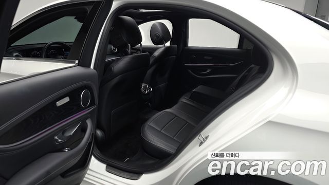 Mercedes-Benz E-Class 2021 — photo 16