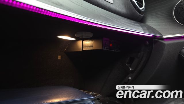 Mercedes-Benz E-Class 2021 — photo 35