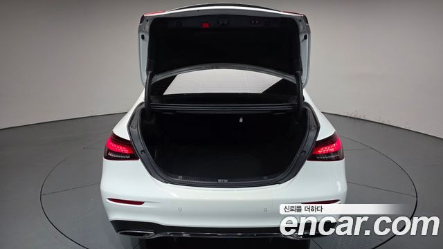 Mercedes-Benz E-Class 2021 — photo 37