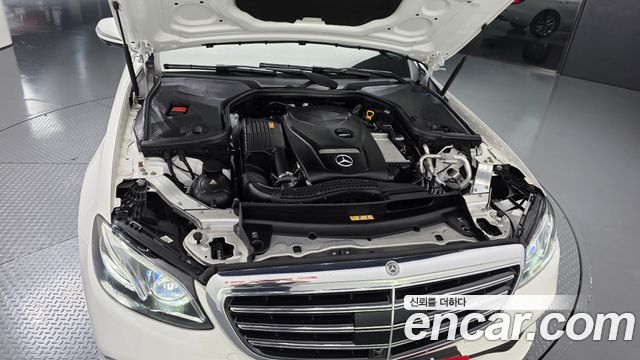 Mercedes-Benz E-Class 2020 — photo 6