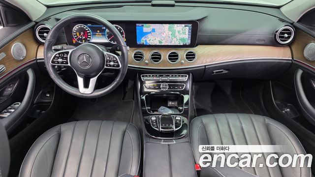 Mercedes-Benz E-Class 2020 — photo 10