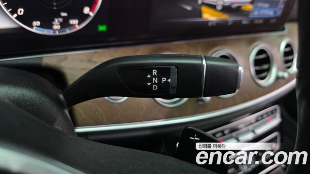 Mercedes-Benz E-Class 2020 — photo 12