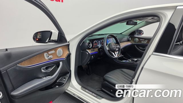 Mercedes-Benz E-Class 2020 — photo 13