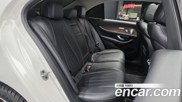 Mercedes-Benz E-Class 2020 — photo 18