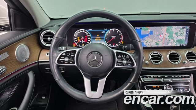Mercedes-Benz E-Class 2020 — photo 19