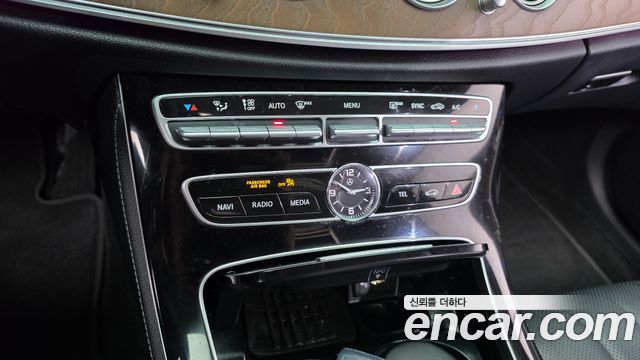 Mercedes-Benz E-Class 2020 — photo 23