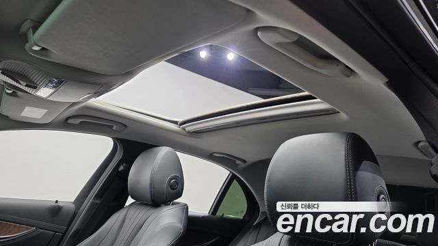 Mercedes-Benz E-Class 2020 — photo 25