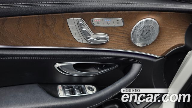 Mercedes-Benz E-Class 2020 — photo 27