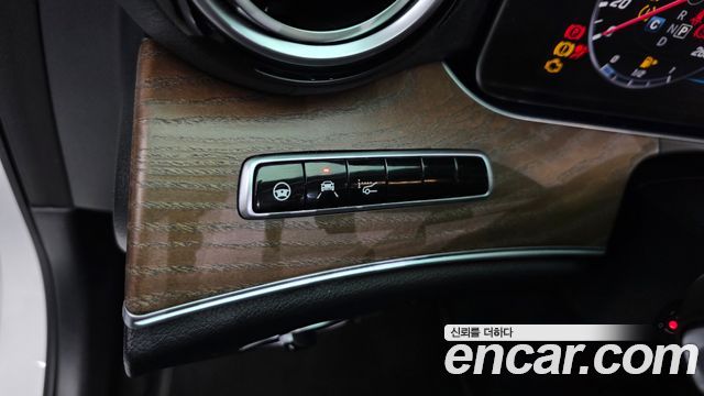 Mercedes-Benz E-Class 2020 — photo 29