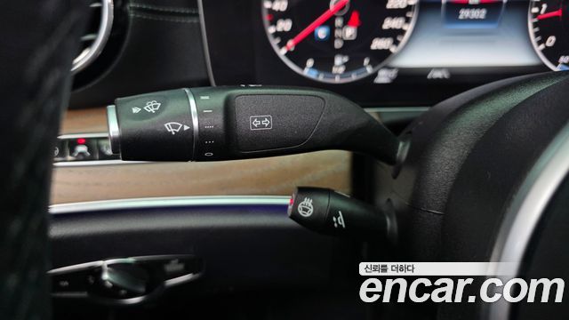 Mercedes-Benz E-Class 2020 — photo 30
