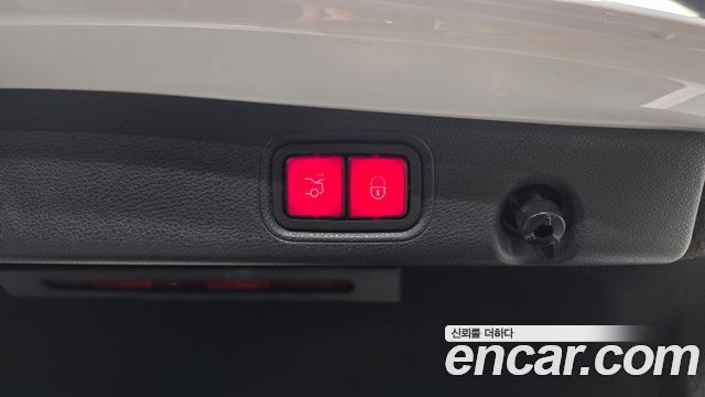 Mercedes-Benz E-Class 2020 — photo 33