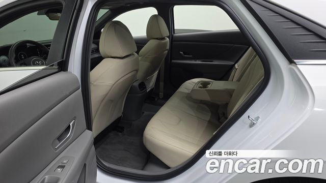 Hyundai AVANTE 2023 — photo 11