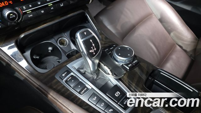 BMW 5-Series 2016 — photo 9